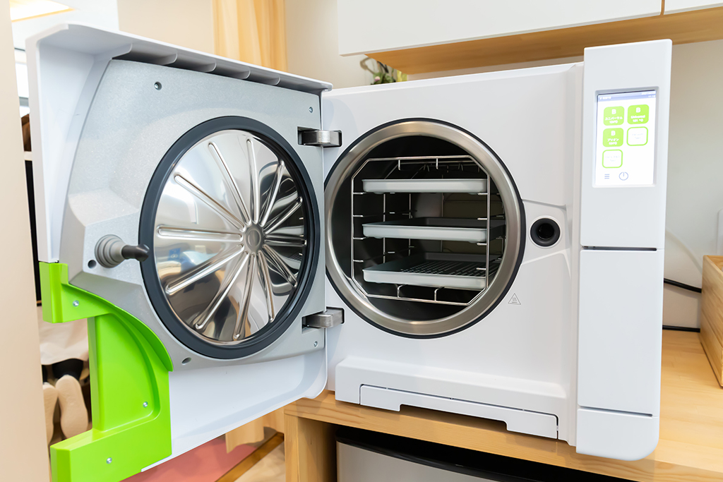 石山駅前・しらせデンタルクリニック